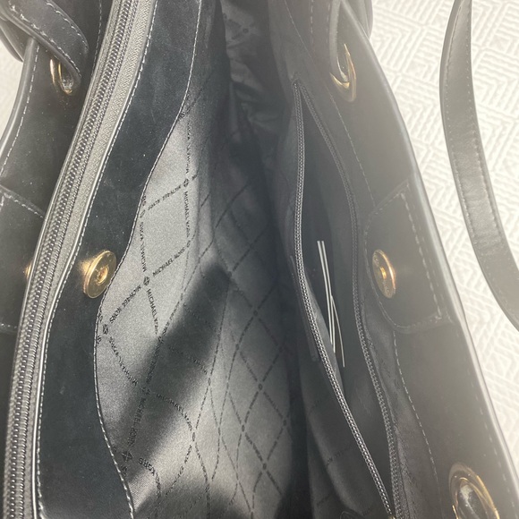 MICHAEL KORS Black Large Leather Commuter Tote from the Jet Set Travel Series - Picture 5 of 7